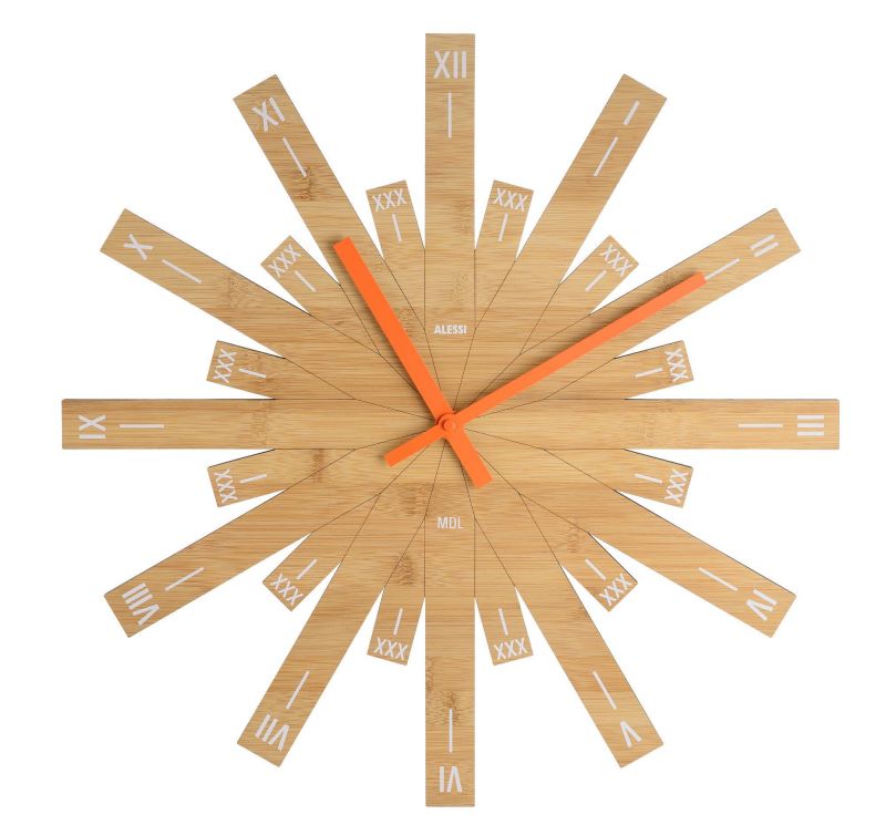 Alessi Wanduhr MDL05 Raggiante aus Holz mit orangefarbenen Zeigern, modernes Design für Wohnzimmer und Küche.